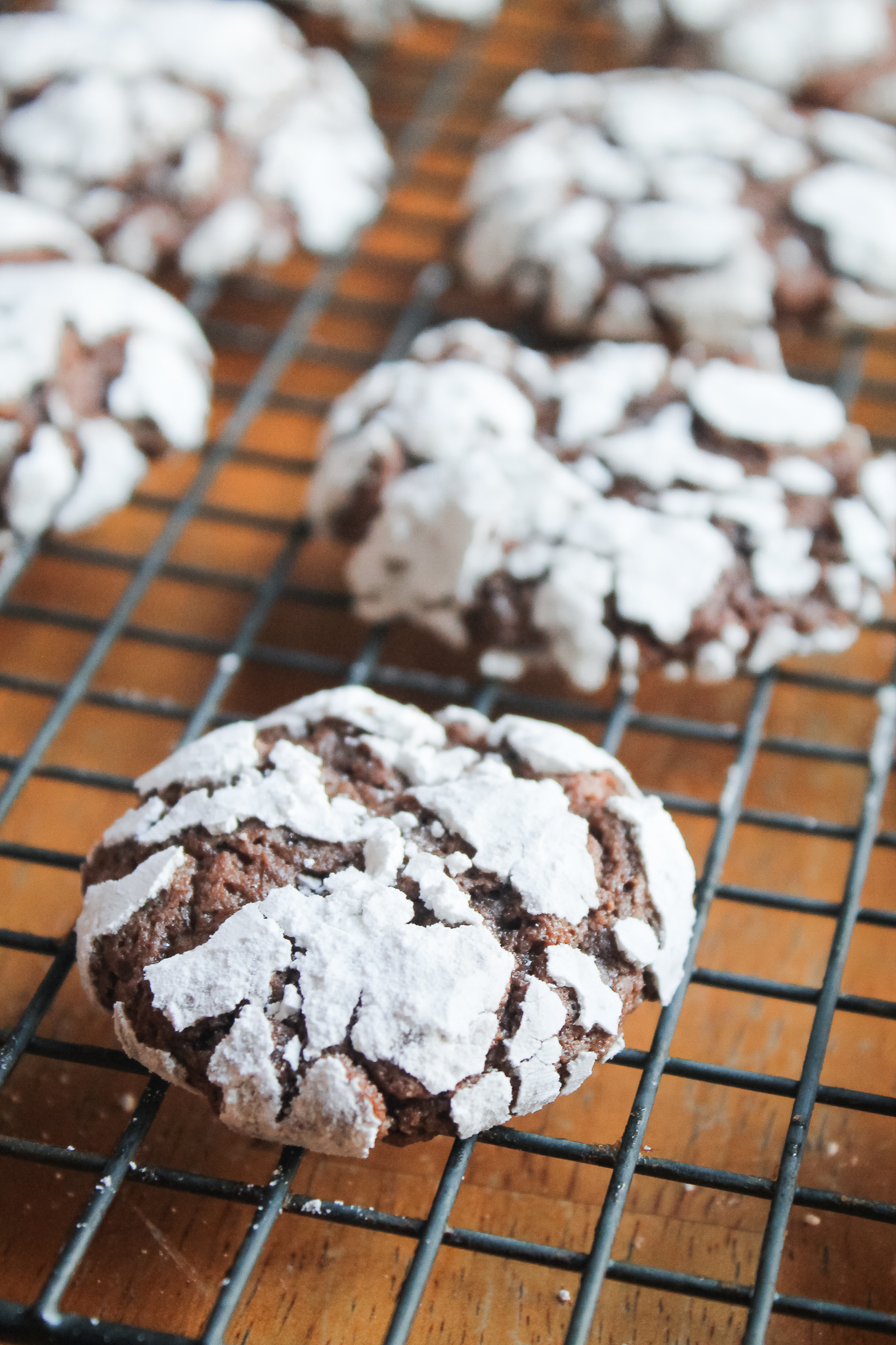 Make The Best Chocolate Crinkle Cookies Ever - One Smith Day
